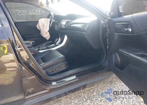 2016 Honda Accord Touring z USA, uszkodzony, nr VIN 1HGCR3F99GA013670